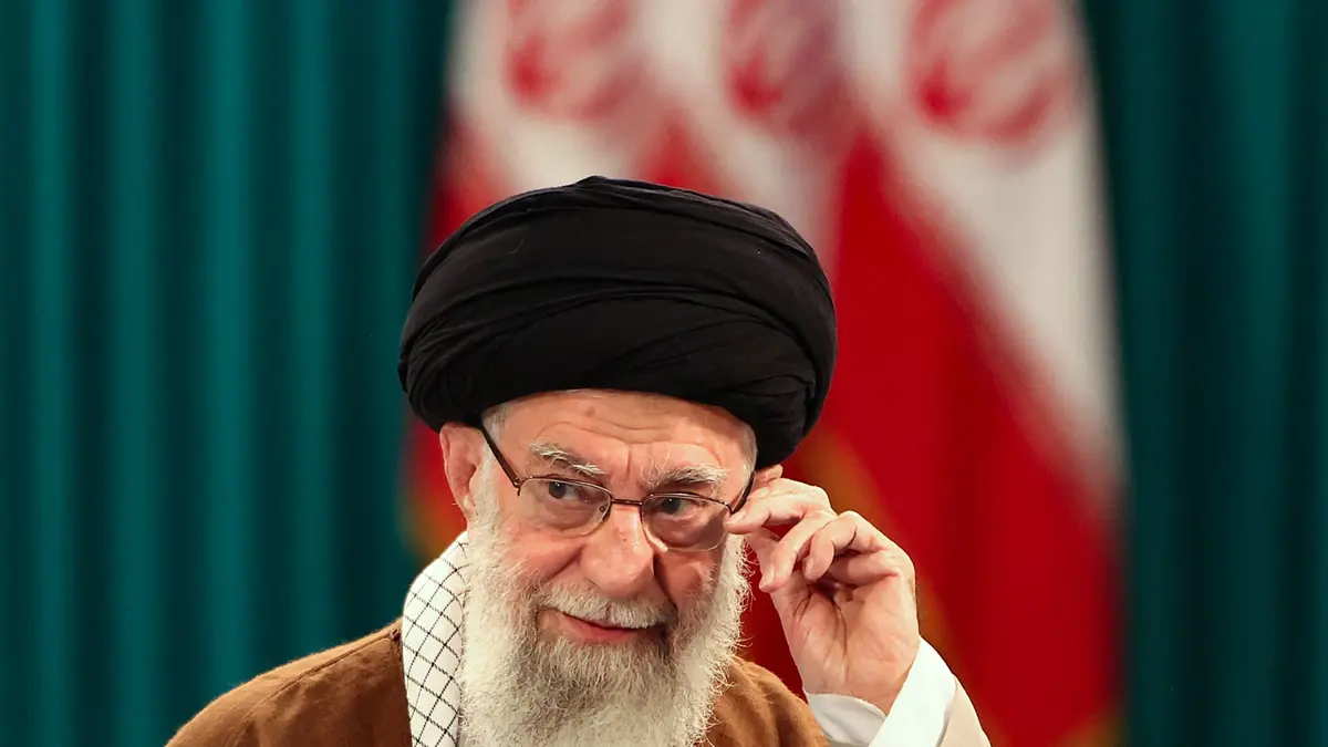 مُتحدث باسم الحكومة الإيرانية: خامنئي وبزشكيان "بخير"