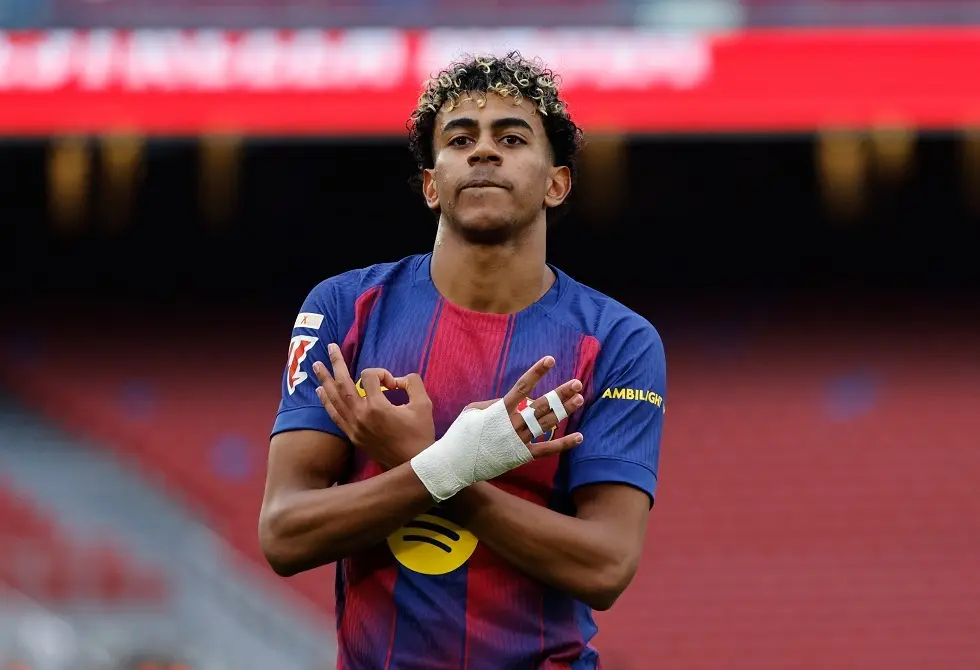 لامين جمال يغرق "الغواصات الصفراء"