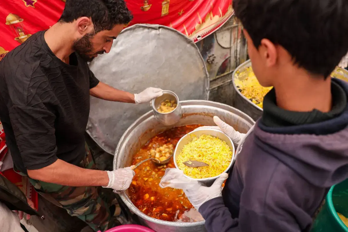طوابير الجوعى في مناطق سيطرة الحوثيين تثير فزع اليمنيين
