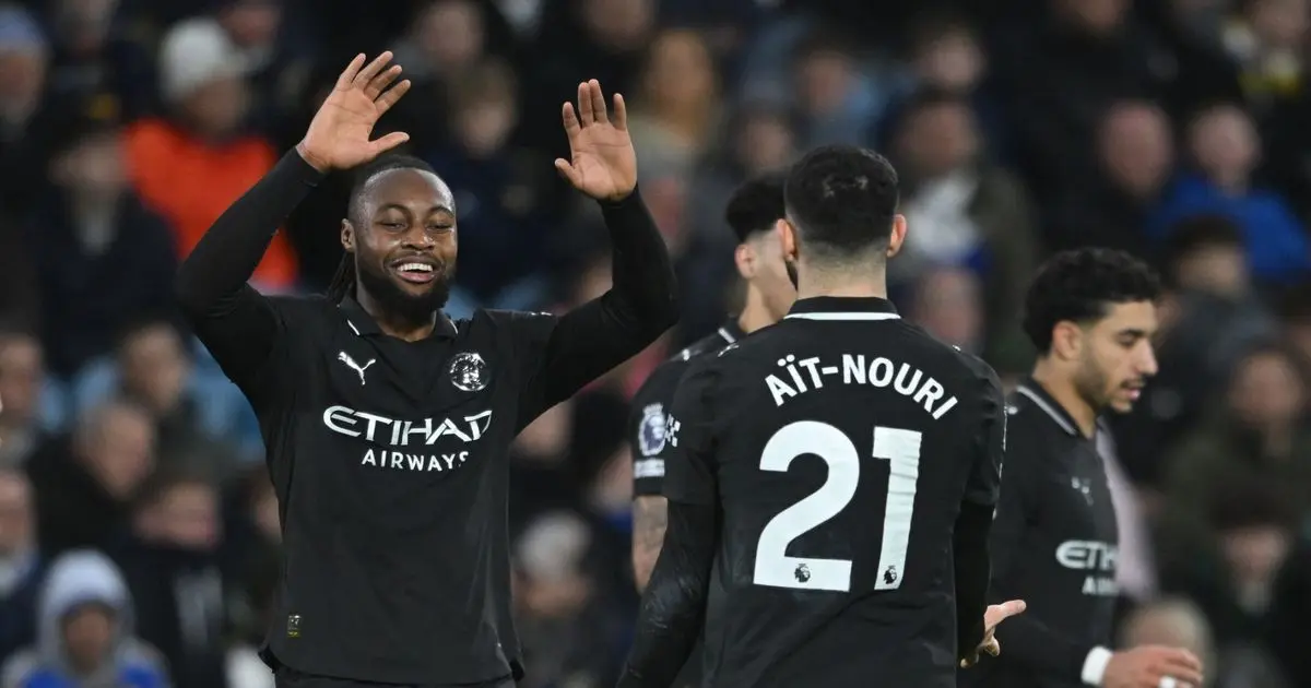 شاهد.. مانشستر سيتي يتجاوز ليدز في غياب هالاند ويواصل مطاردة أرسنال