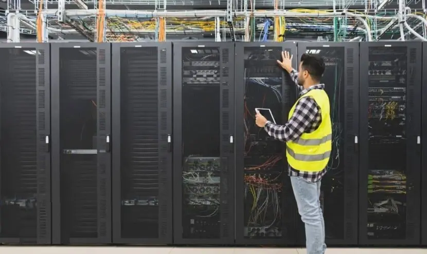 هاشتاق عربي - ترمب يطالب شركات التكنولوجيا بتحمل تكلفة مراكز البيانات