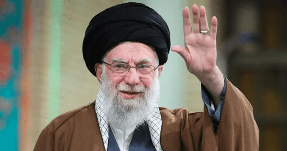 مسؤول إسرائيلي: خامنئي وبزشكيان هدف للضربات