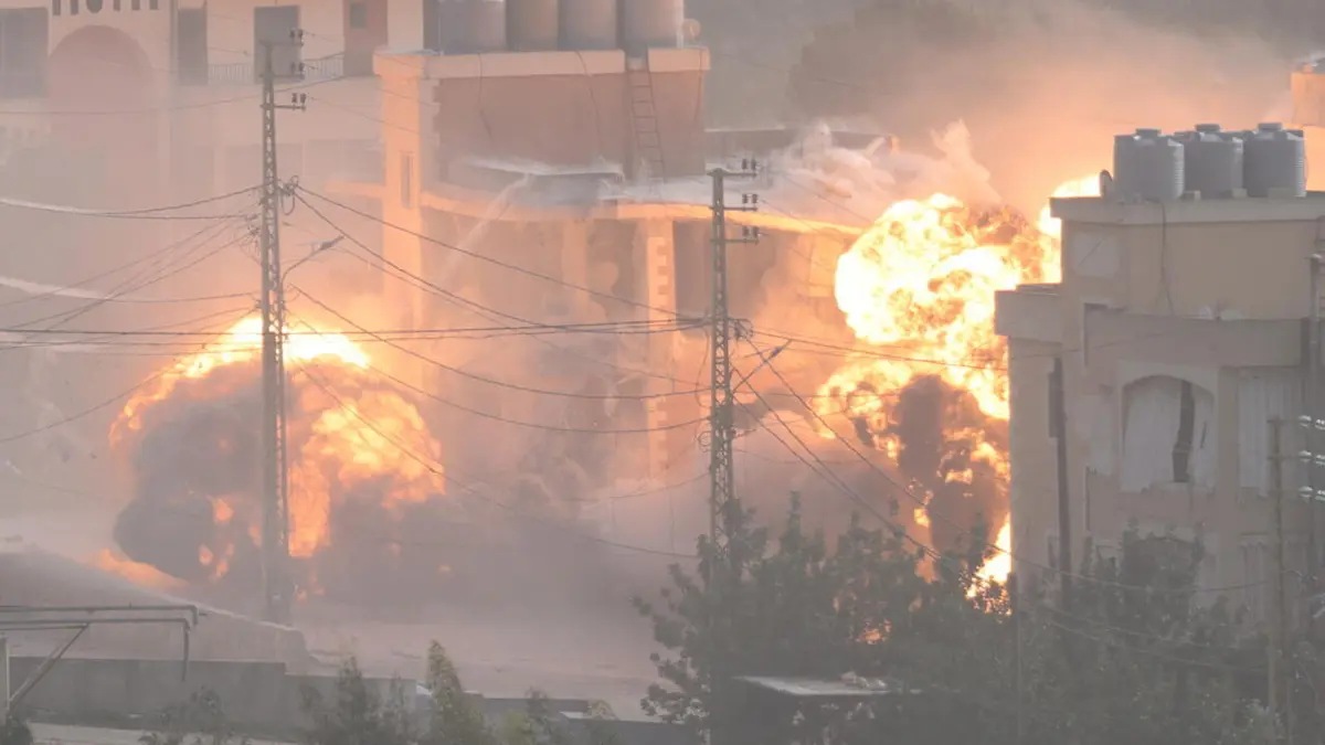 الجيش الإسرائيلي يشن ضربات على مواقع تابعة لحزب الله في جنوب لبنان