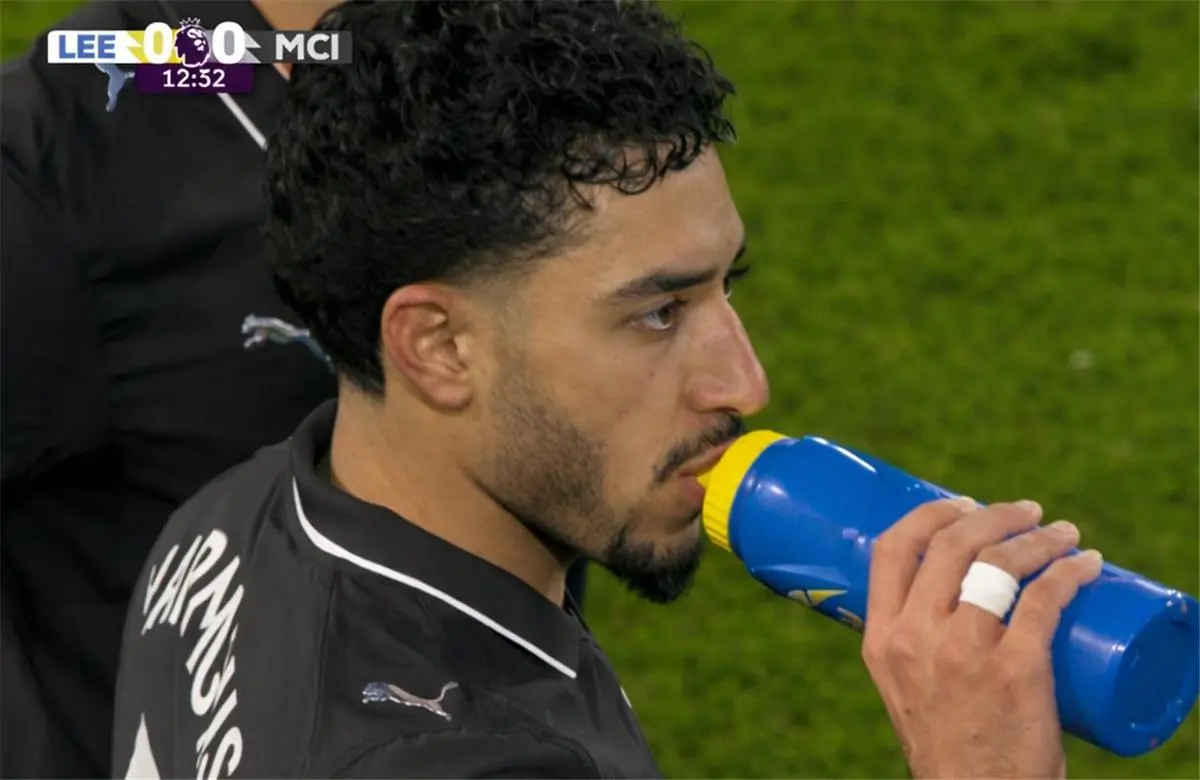 أبرزهم مرموش.. توقف مباراة مانشستر سيتي لإفطار اللاعبين ورد فعل غريب من جماهير ليدز