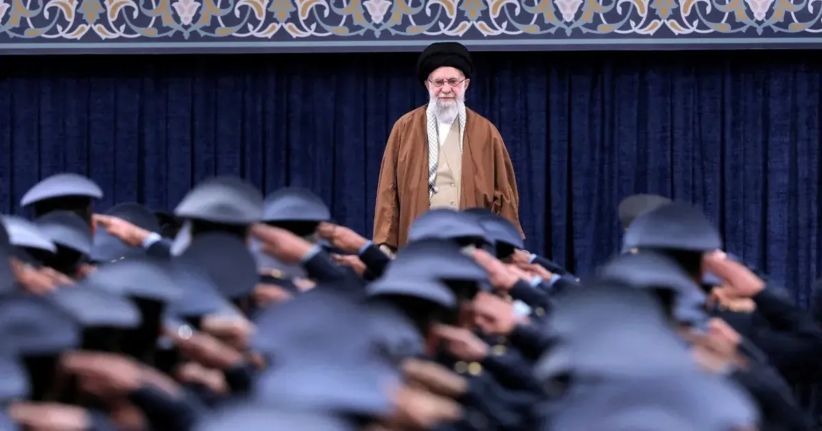 هل تم استهداف مرشد إيران علي خامنئي؟ إليك ما نعرفه حتى اللحظة