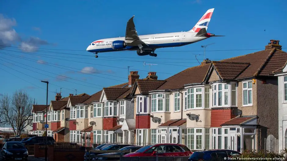 أجواء الشرق الأوسط تُغلق.. وعشرات الرحلات تختفي من الجداول