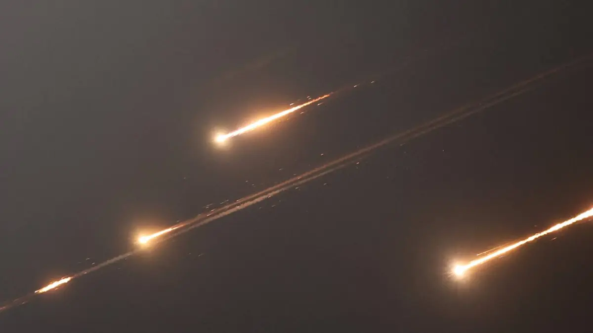 الجيش الإسرائيلي يعلن بدء هجوم واسع على ايران