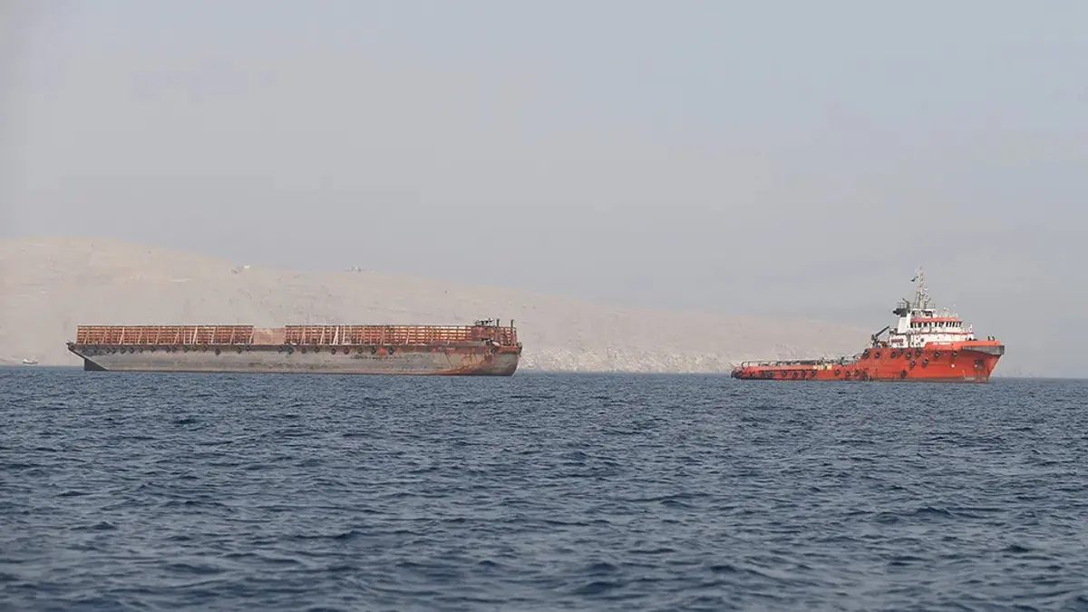 فايننشال تايمز: شركات التأمين تُلغي وثائق وترفع الأسعار للسفن في الخليج ومضيق هرمز