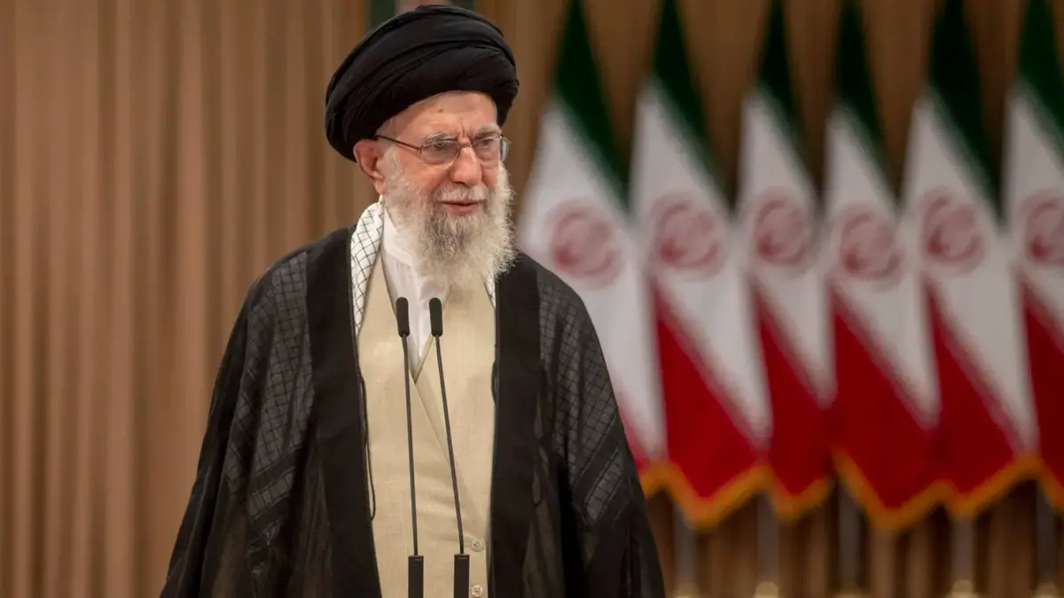 خامنئي في "مهب الريح".. ثلاثة عقود من الحكم تتواطأ اختبار "الوجود" تحت وطأة القصف المشترك