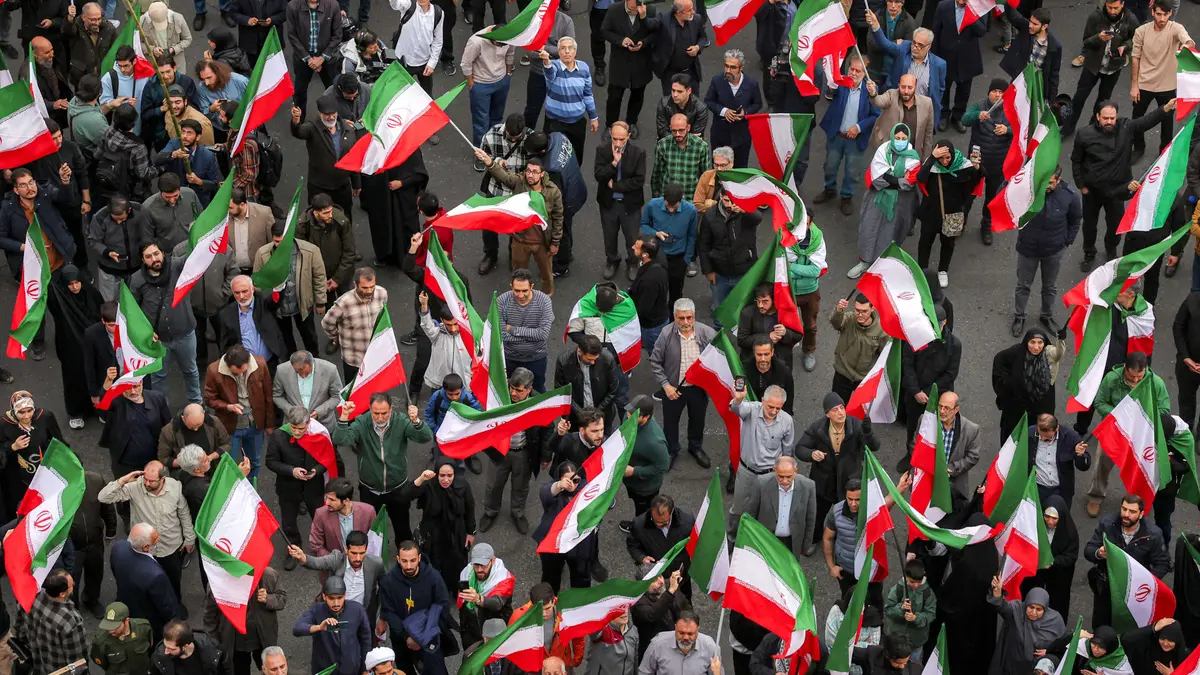 من يملأ فراغ القيادة بإيران على المدى القريب إذا قتل خامنئي؟