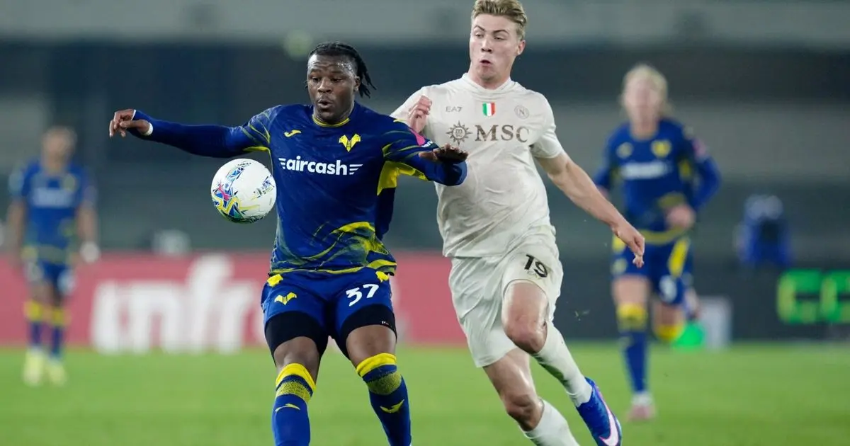 شاهد.. نابولي يفاقم معاناة فيرونا بفوز قاتل في الدوري الإيطالي