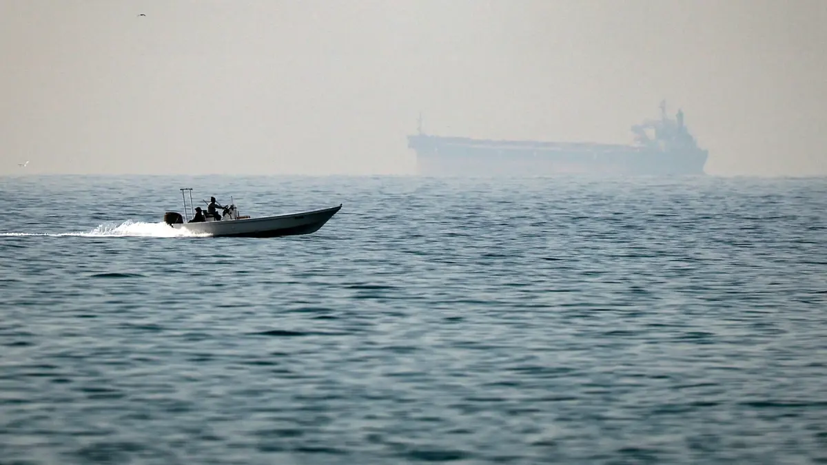 اضطرابات حادة في مضيق هرمز.. وناقلات نفط تغير مسارها