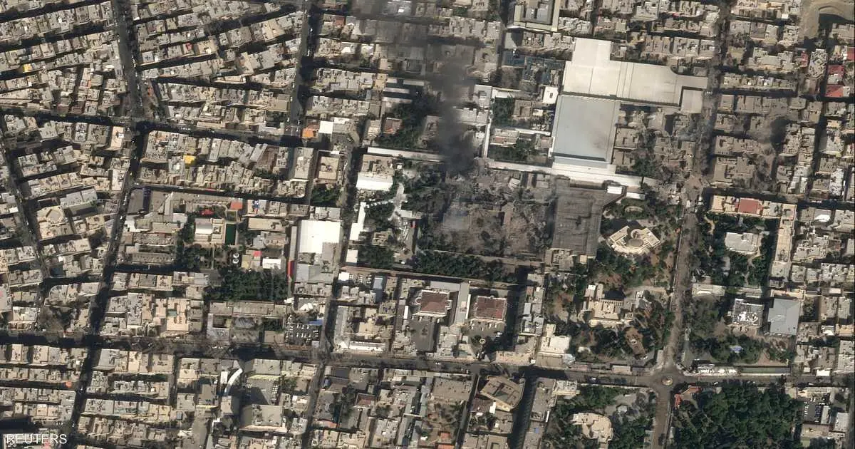 القناة 12: الجيش الإسرائيلي ألقى 30 قنبلة على مقر خامنئي