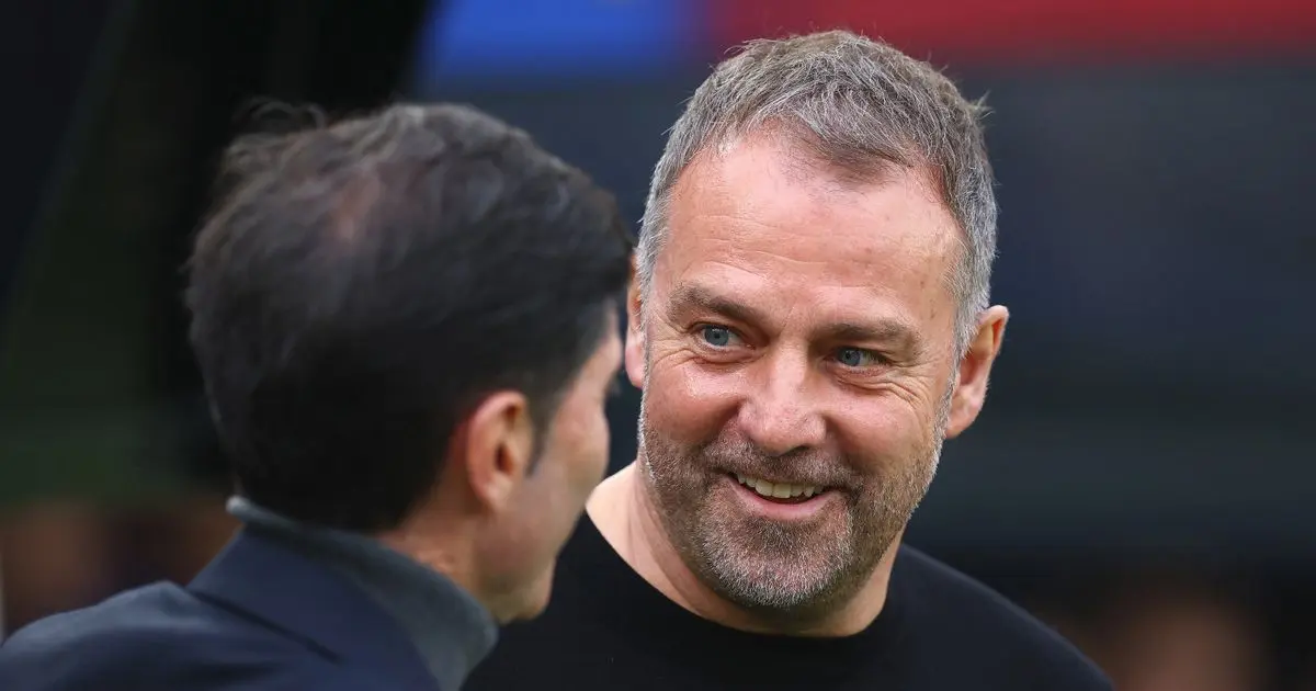 هانزي فليك يشيد بأداء برشلونة ويبرّر صدامه مع مدرب فياريال