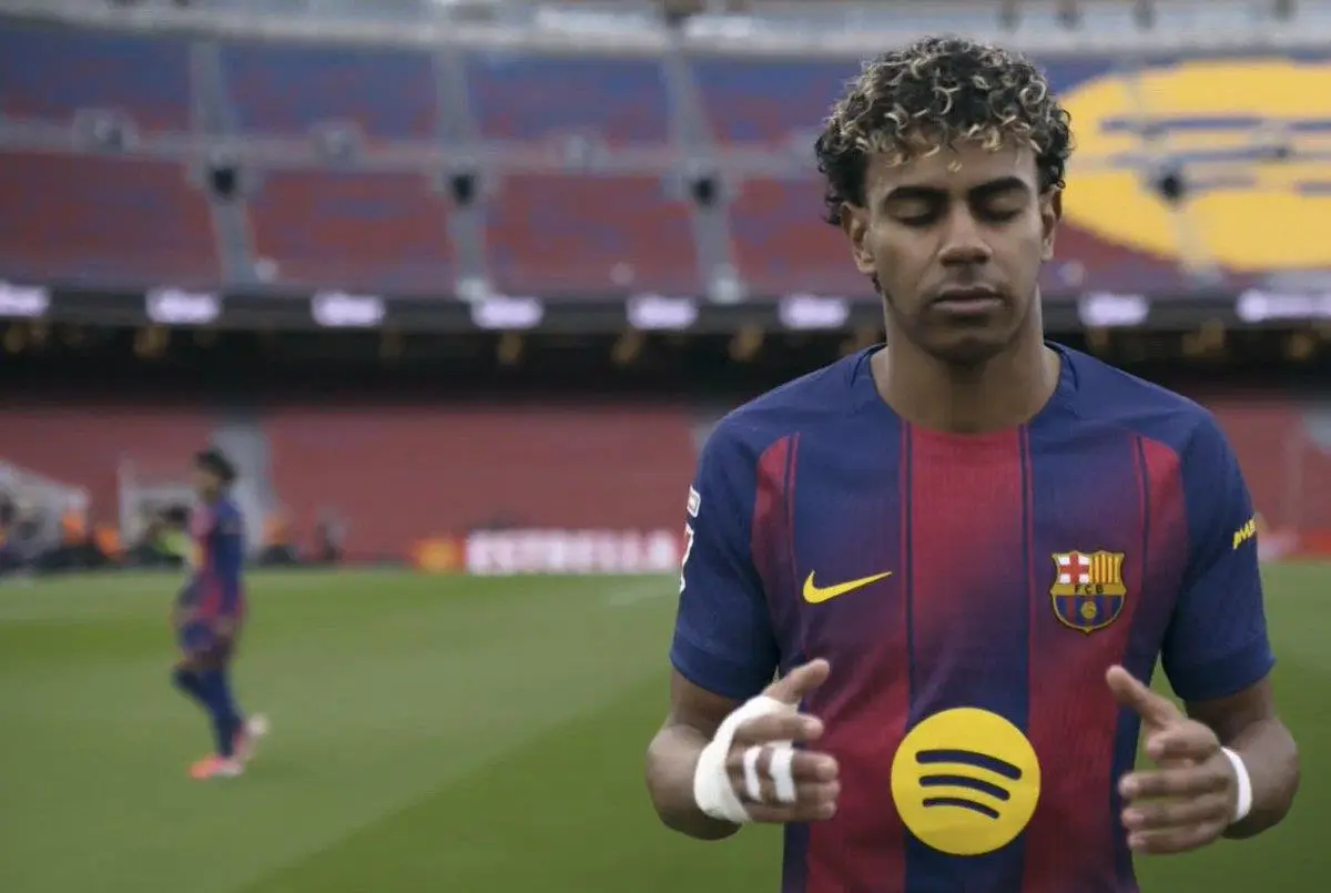 لامين يامال يسجل هدف برشلونة الأول أمام فياريال