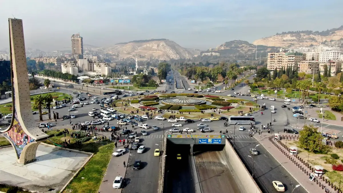 سانا: إطلاق نار في ساحة الأمويين من قبل سيارة مجهولة والأمن ينفي وجود محاولة اغتيال