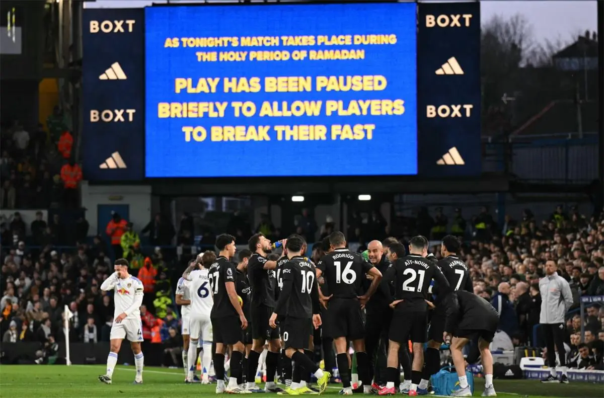 منظمة شهيرة تدين تعدي جمهور ليدز على لاعبي مانشستر سيتي لحظة الإفطار