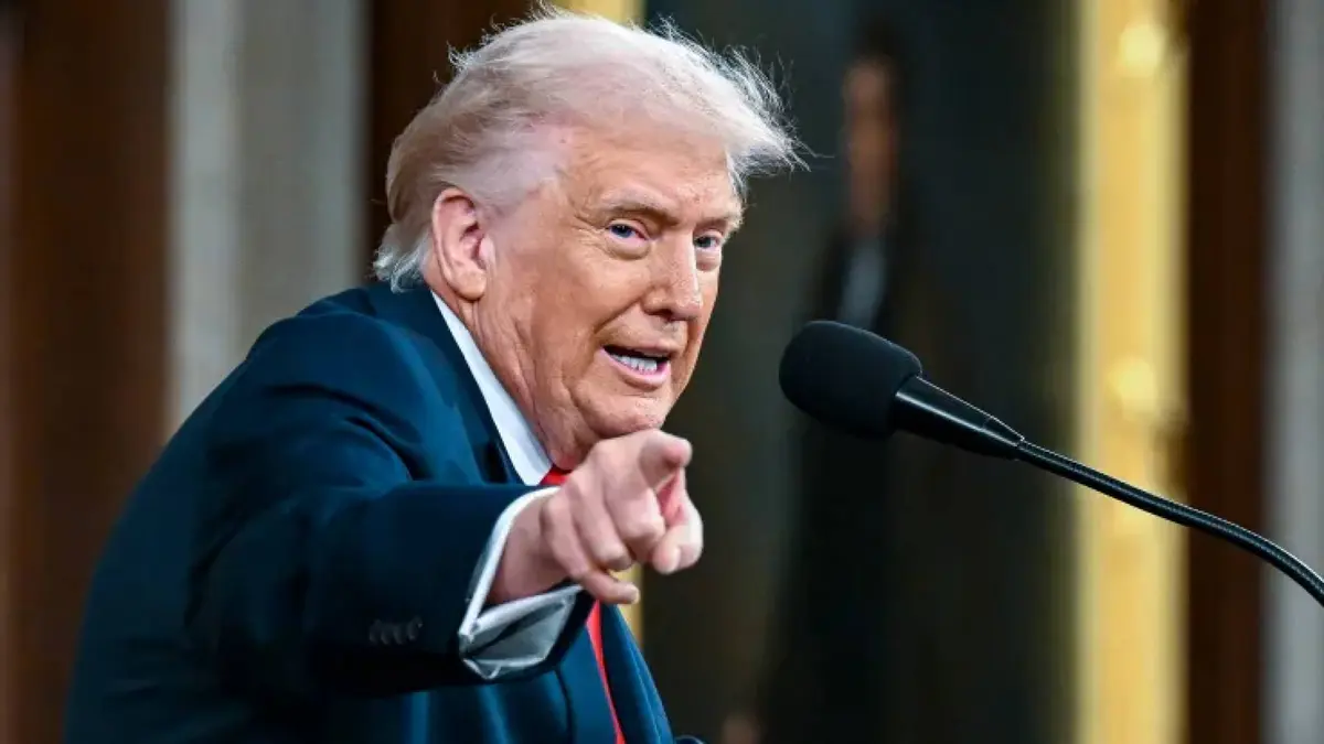 ترمب يحذر طهران من "ضربة اليوم": سنرد بقوة لم يسبق لها مثيل في التاريخ