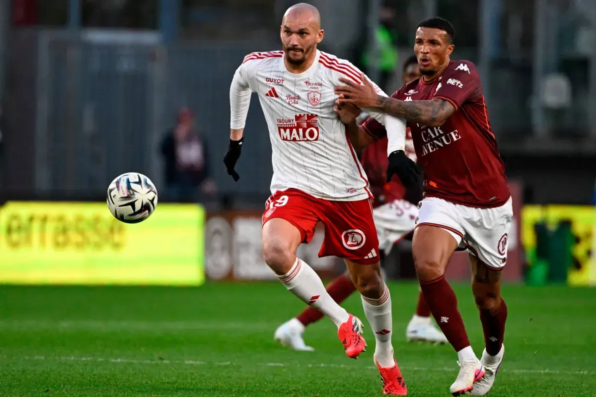 الدوري الفرنسي: بـ10 لاعبين... بريست يعبر ميتز ويحسّن أوضاعه