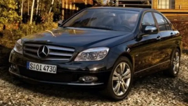 سوق المستعمل في مصر.. اركب مرسيدس C200 سعرها 800 ألف جنيه