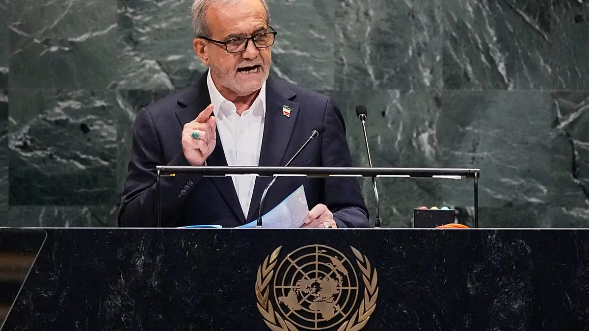 لاريجاني يتوعّد أميركا بـ"طعنة في القلب".. بيزشكيان: قتل خامنئي إعلان حرب على المسلمين