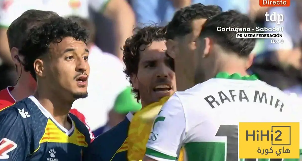 خبير تحكيمي ينتقد تغطية اللاعبين أفواههم ويطالب برد الاتحاد