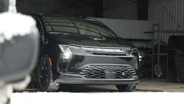 كرايسلر باسيفيكا 2027 الفيس ليفت