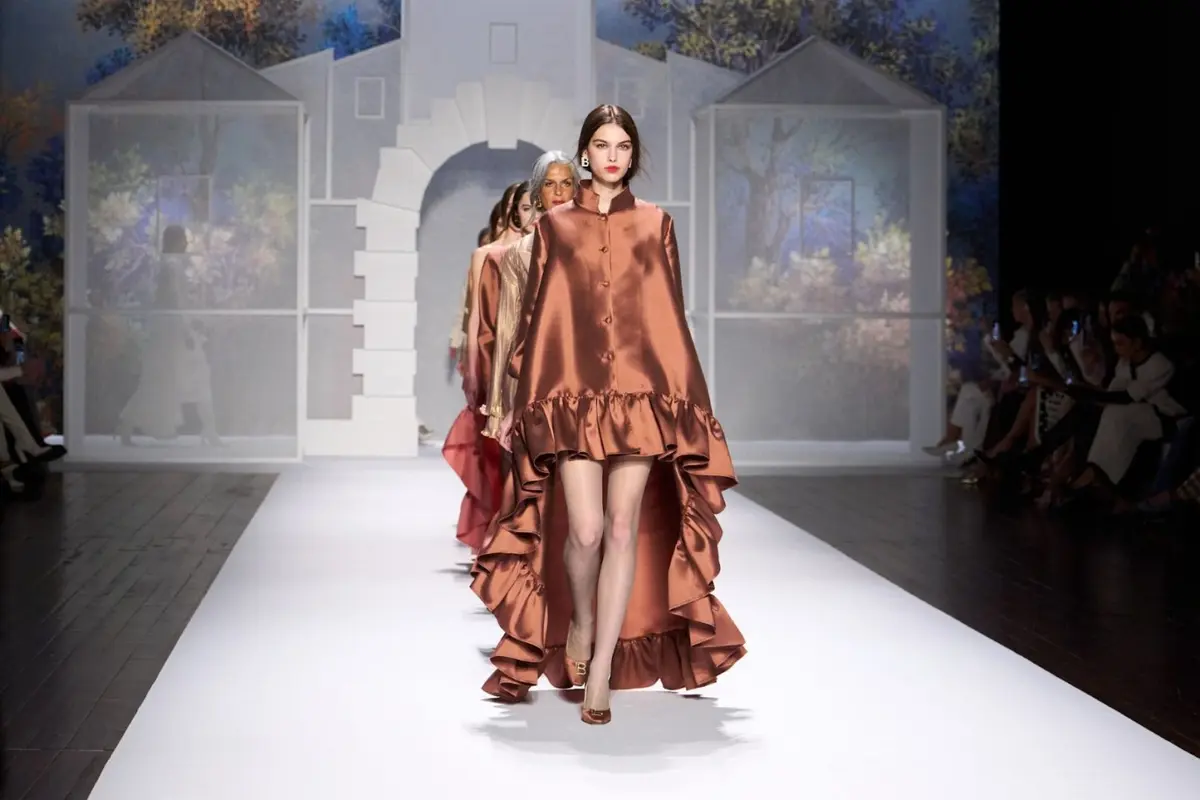 عروض أسبوع الموضة في ميلانو أطلقت ألوان أزياء خريف وشتاء 2027- 2026