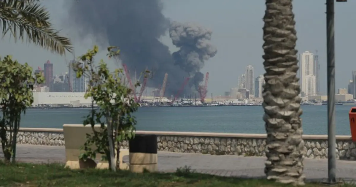 استهداف إيران للمواقع المدنية في الخليج.. رسائل وتداعيات