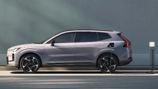 الكشف عن فولفو XC70 الهجينة الجديدة.. بقوة تصل لـ462 حصانًا