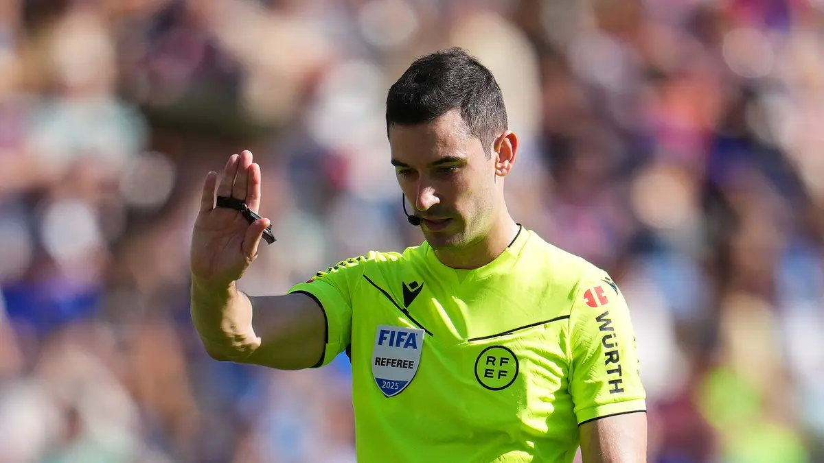 شكوى وتاريخ أسود مع الملكي.. الكشف عن حكم مباراة ريال مدريد وخيتافي