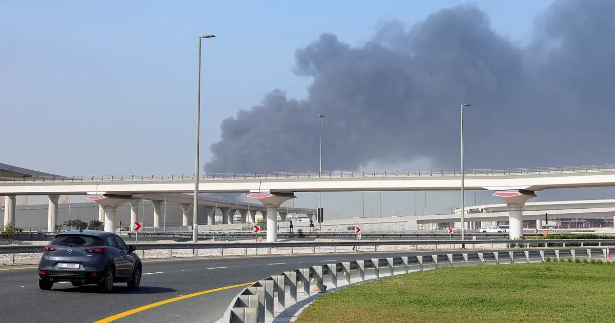 حكومة دبي: إصابتان بعد سقوط شظايا طائرات مُسيّرة على منزلين