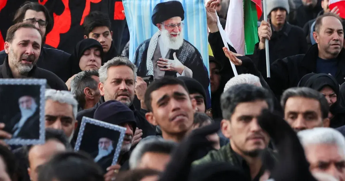 إيران بعد خامنئي.. مجلس مؤقت يقود البلاد و"الخبراء" يحسمون هوية المرشد