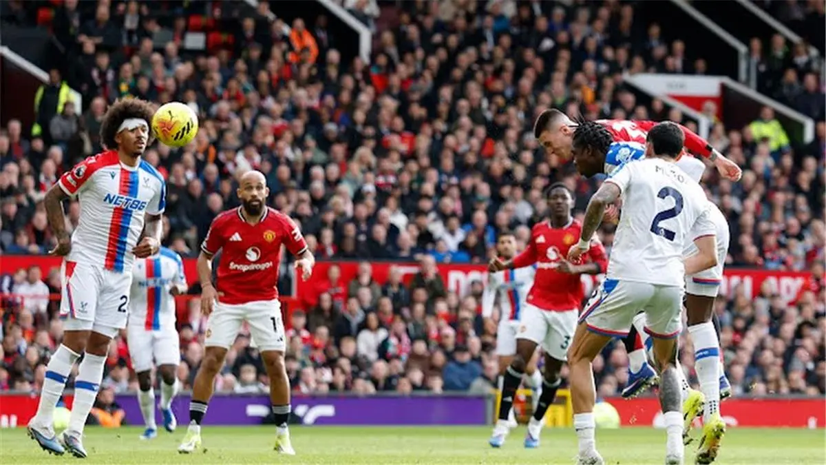 مانشستر يونايتد يفوز على كريستال بالاس بثنائية في الدوري الإنجليزي