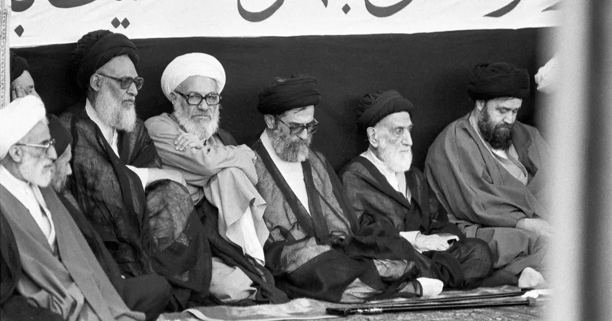 من رئاسة الجمهورية إلى منصب المرشد.. محطات في حياة خامنئي