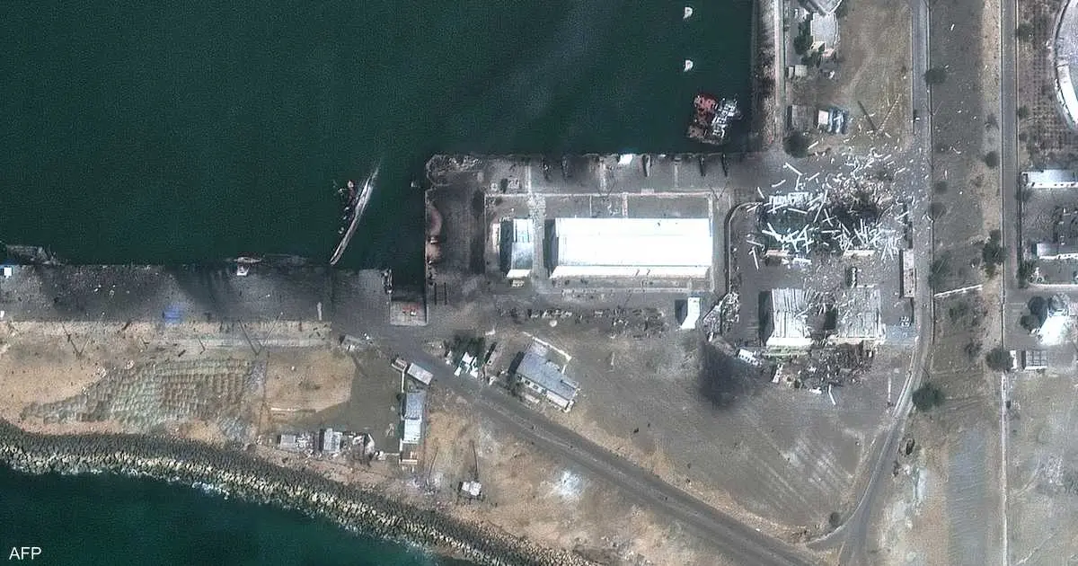 صور تكشف دمار السفن في قاعدة كونارك البحرية جنوب إيران