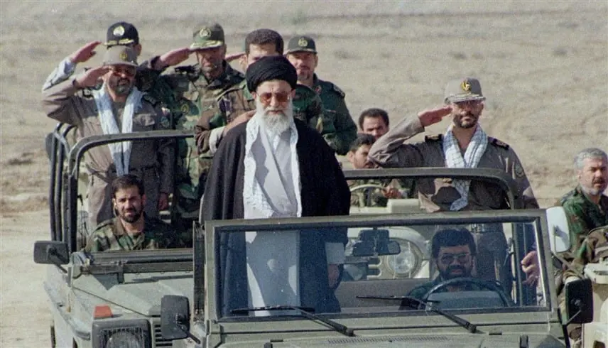 برفقة خامنئي.. الإعلام الإيراني يؤكد قيادات كبيرة بالحرس الثوري - موقع 24