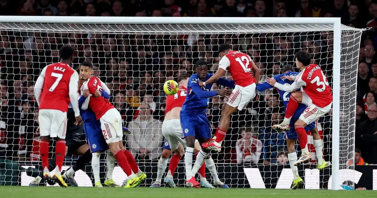 يايا توريه ينتقد التركيز على الركلات الثابتة في قمة أرسنال وتشيلسي