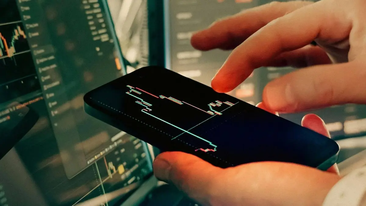 إغلاق أسواق الأسهم في دبي وأبوظبي حتى الثلاثاء بسبب الحرب على إيران