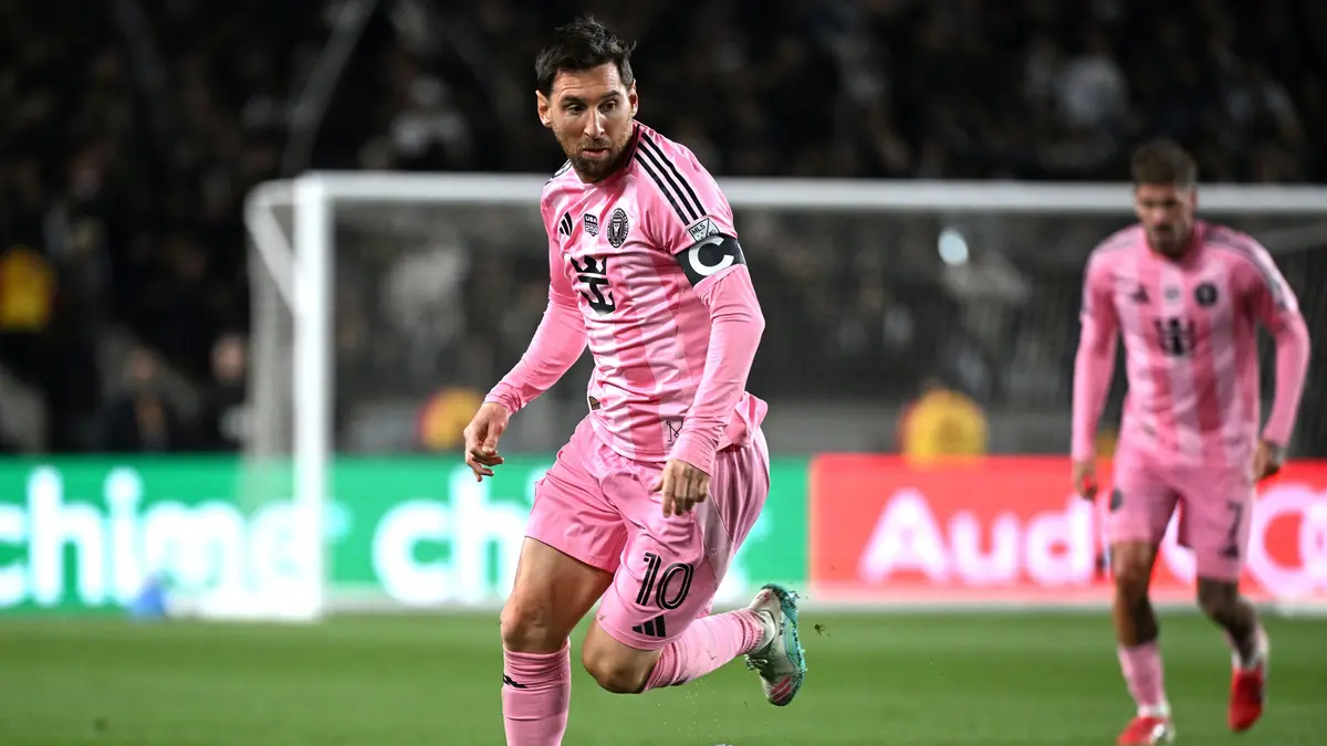 "حرب في الظل".. ميسي يحدد موقفه من هجوم لابورتا