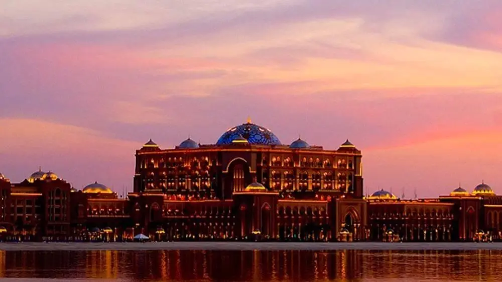 «سياحة أبوظبي» تتولى تغطية تكاليف تمديد النزلاء غير القادرين على السفر