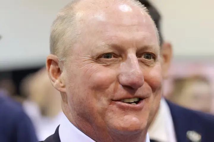 إرث «بافيت» في أيدٍ أمينة.. «جريج أبل» يتعهد بحماية "حصن" «بيركشاير» المالي