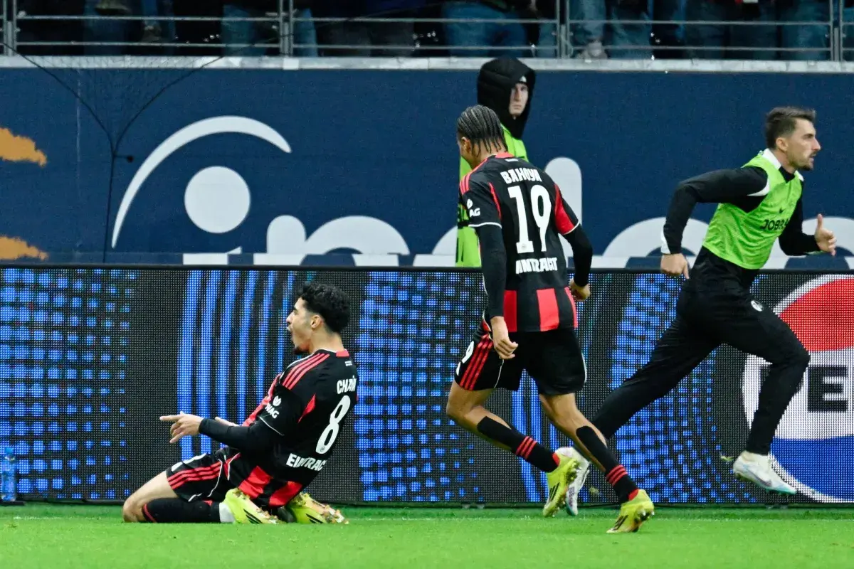 «البوندسليغا»: الجزائري شايبي يقود فرانكفورت إلى فوزه التاسع