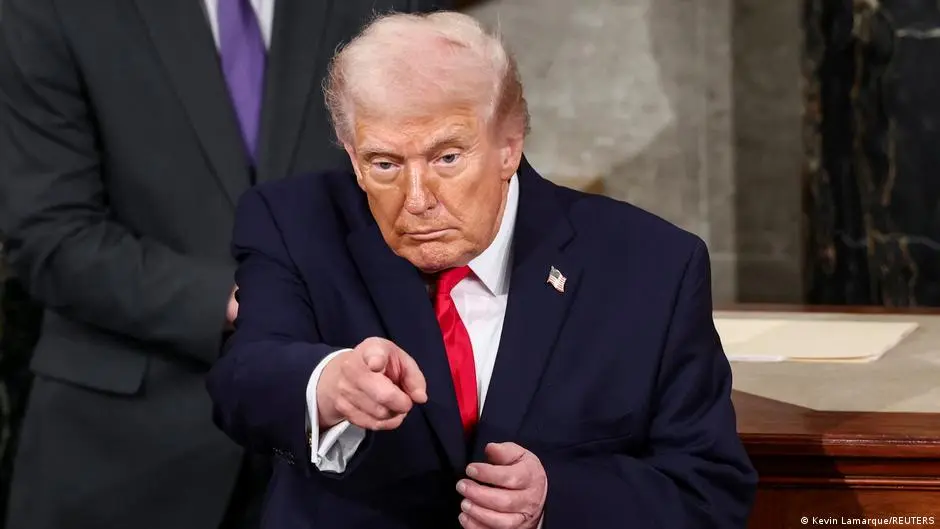 ترامب يهدد إيران بقوة عسكرية "غير مسبوقة" إذا ردّت