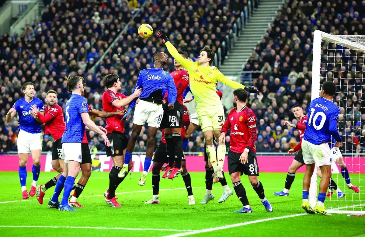 كيف أظهر سين لامينز ثباتاً وقوةً في مباريات مانشستر يونايتد الصعبة؟