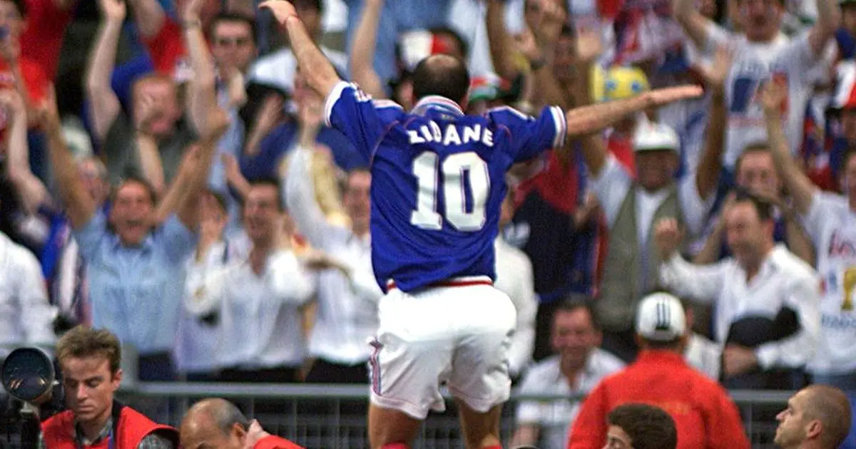 جدل مستمر.. لماذا حرم زيدان من العلامة الكاملة بعد نهائي مونديال 1998؟