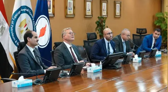 وزير البترول يتابع مع شيفرون تسريع الانتهاء من اتفاقيات ربط حقل أفروديت القبرصي بمصر
