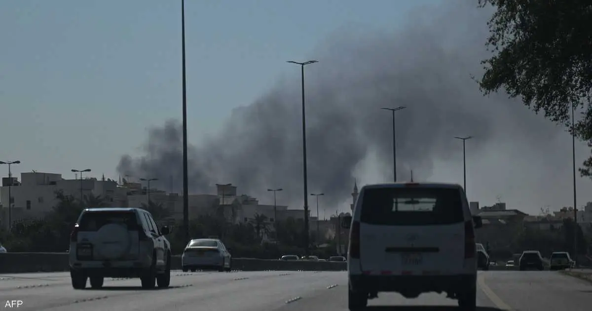 تصاعد الدخان من موقع السفارة الأميركية في الكويت