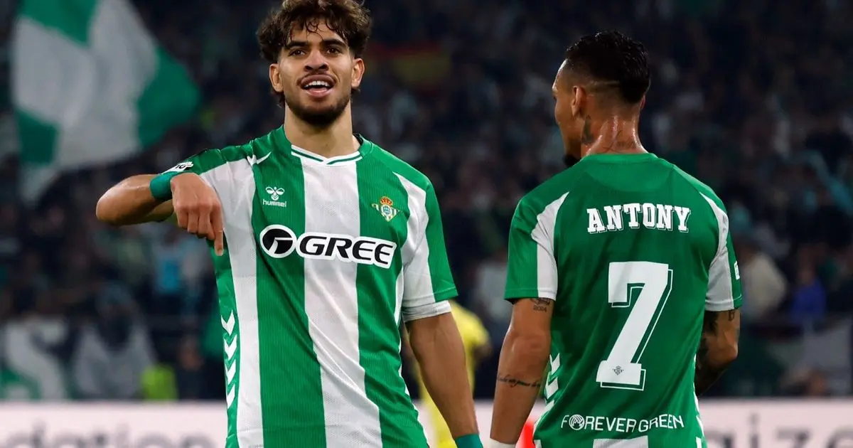 تألق الزلزولي مع بيتيس قد ينعش خزينة برشلونة بالملايين