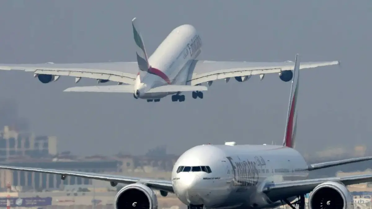 شلل جوي في الخليج: إلغاء أكثر من 5400 رحلة في 7 مطارات رئيسية خلال 48 ساعة